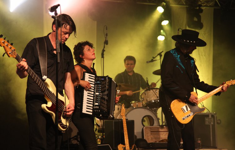 020 SKS The Shanes001