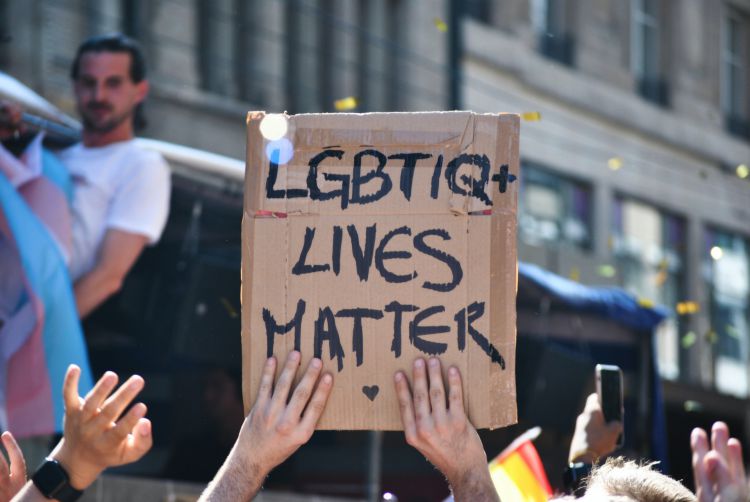 02-07 - LGBTIQ+