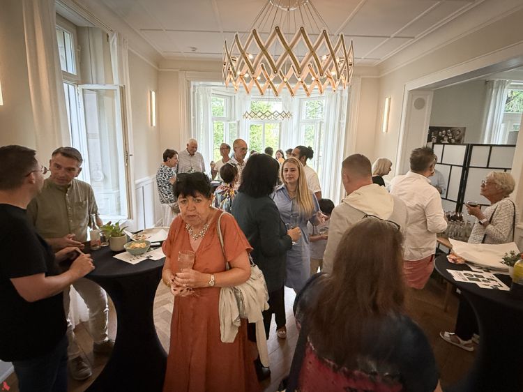 2025 06 26 Vernissage Anne Weis Tiffany Matos Galerie CollART (27 sur 32)