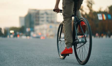 closeup-casual-man-legs-riding-classic-bike-city-road 158595-4575