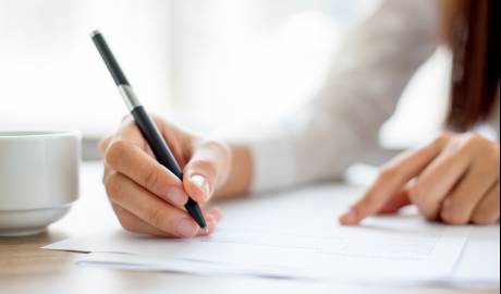 hand-businesswoman-writing-paper-office