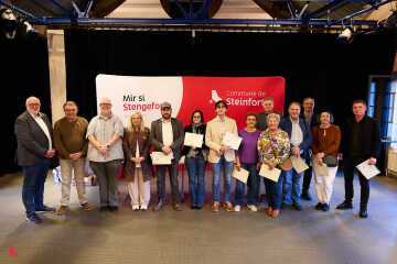 Photo de groupe des participant·e·s à la formation BLS-AED, certificat en main